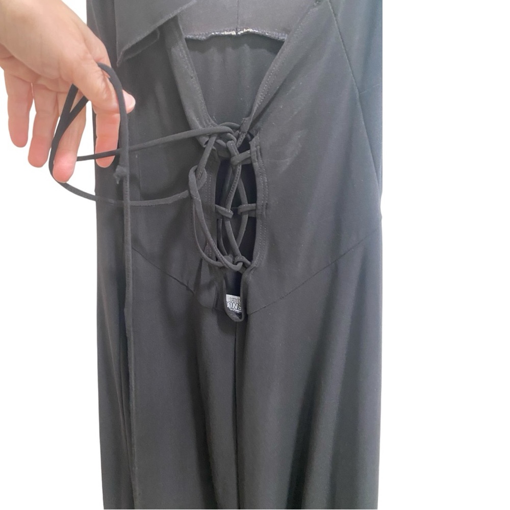 Venus Black Halter Dress,‎ Ties up the back, size Large - Picture 4 of 7